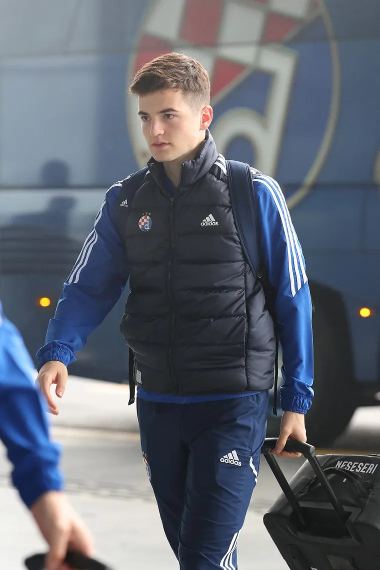 Dinamovci s osmjesima na licima odletjeli u London po čudo: Pratit će ih 2500 navijača