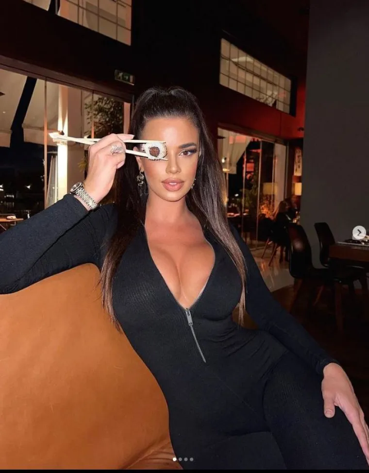 Na&scaron;a najpoznatija navijačica na naslovnici u vrućem izdanju: 'Podivljat će u Kataru ako bude tamo. Nogomet je zbog ove hrvatske ljepotice predivan'