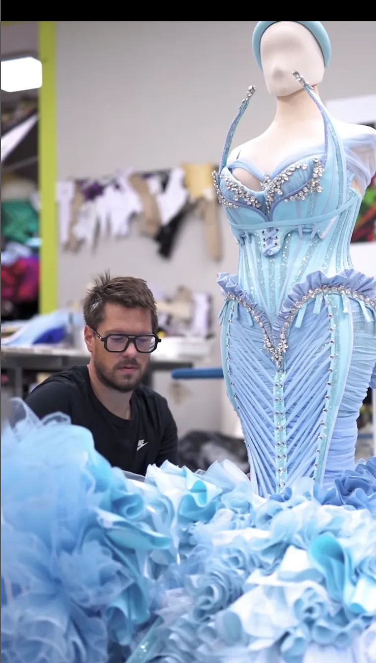 Nicki Minaj nosila je predivan kostim Juraja Zigmana, ali provalu oduševljenja izazvala je kad se okrenula