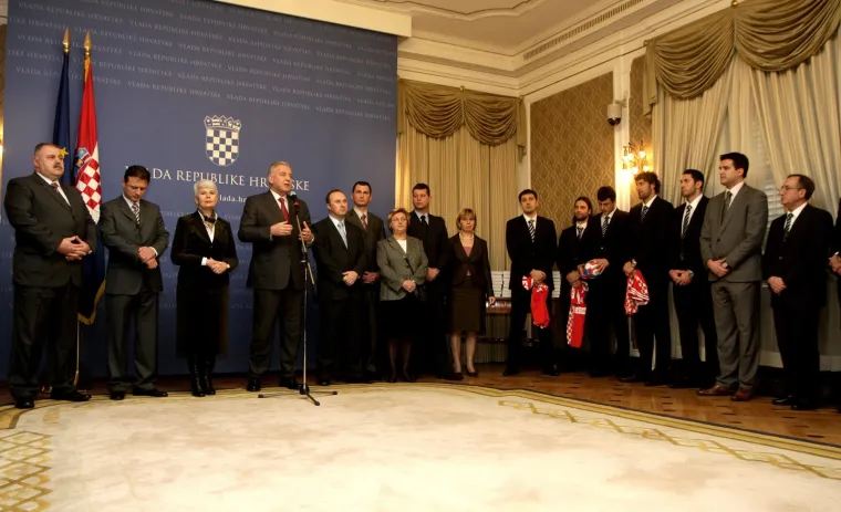 Ovo je Jandroković danas. Pogledajte kako je izgledao u vrijeme kad je jednom od najomraženijih Hrvata stalno virio iz džepa