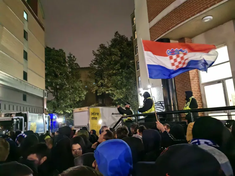 Sve je spremno za okr&scaron;aj u Londonu: Ovako izgleda kultni Stamford Bridge uoči utakmice Dinama i Chelseaja