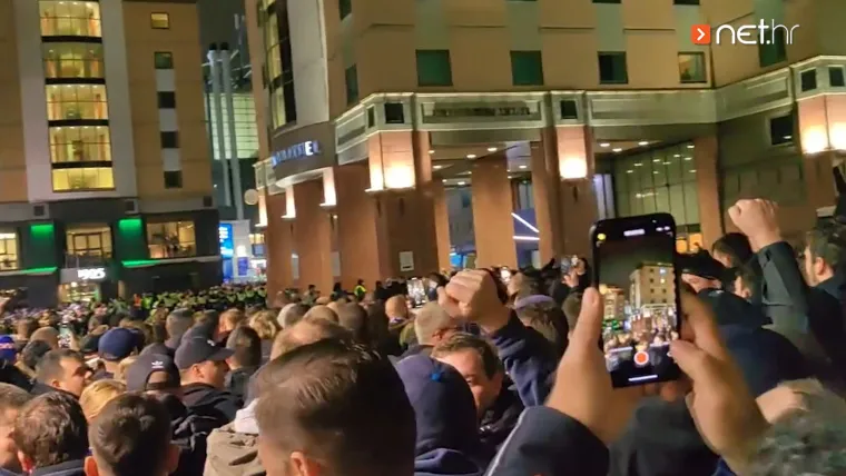 Sve je spremno za okr&scaron;aj u Londonu: Ovako izgleda kultni Stamford Bridge uoči utakmice Dinama i Chelseaja