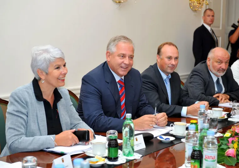 Jadranka Kosor objavila selfie i sve oduševila. A sjećate li se kako je izgledala kad je bila poznata po izjavi 'kud Ivo, tud i ja'?