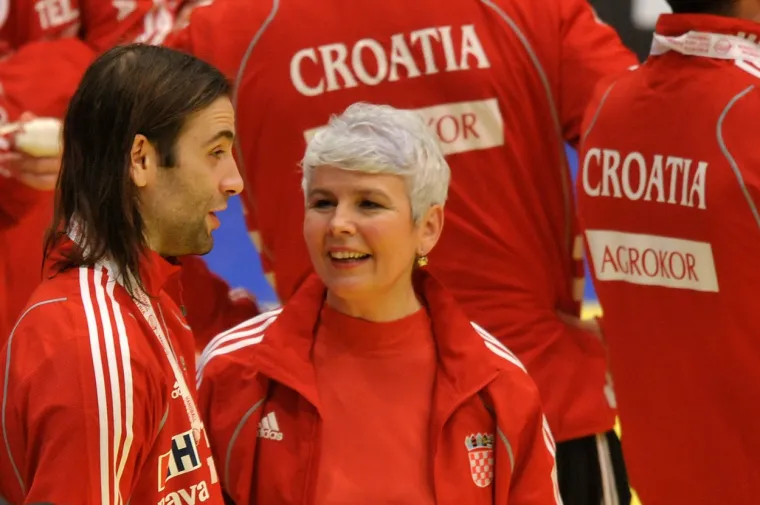 Jadranka Kosor objavila selfie i sve odu&scaron;evila. A sjećate li se kako je izgledala kad je bila poznata po izjavi 'kud Ivo, tud i ja'?