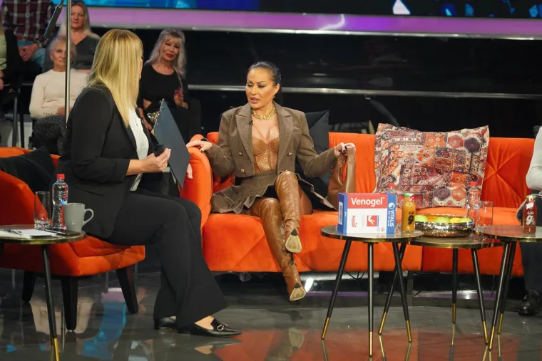 Ceca prvi put u javnosti nakon što je smanjila grudi za čak dva broja: Izgledaju li vam bolje sada ili prije?