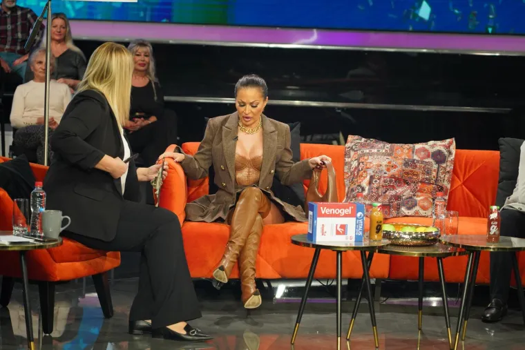 Ceca prvi put u javnosti nakon što je smanjila grudi za čak dva broja: Izgledaju li vam bolje sada ili prije?