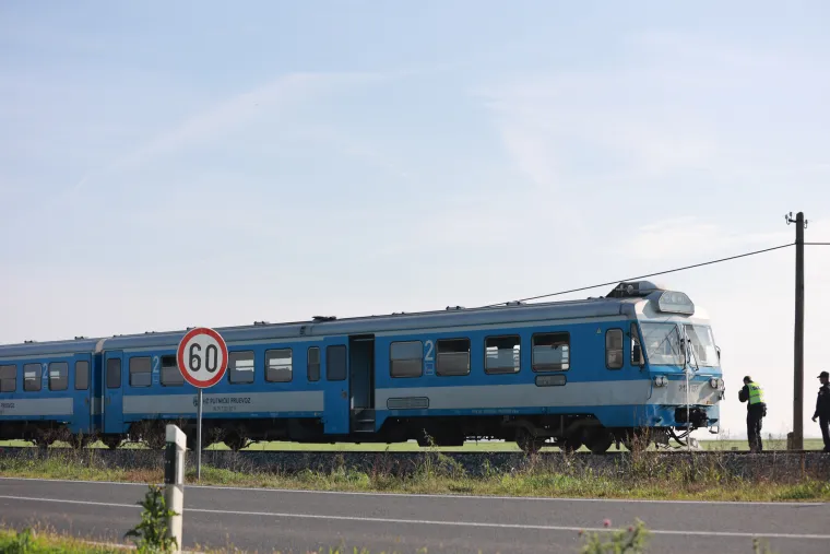 Užas na pruzi! Vlak naletio na automobil, vozač poginuo na mjestu