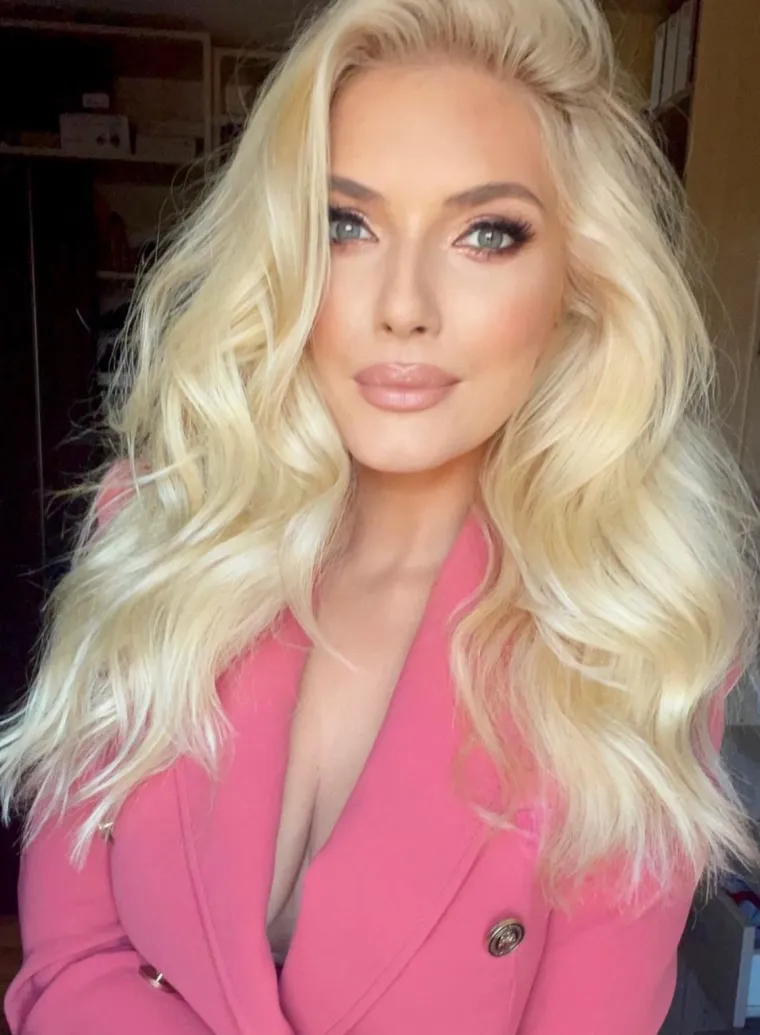 "Na meni je sve prirodno, bilo je dosta komentara zbog mojih grudi, ali nisu mi potrebne silikonske, imam prirodno veće i lijepe grudi", pohvalila se Nikolina.