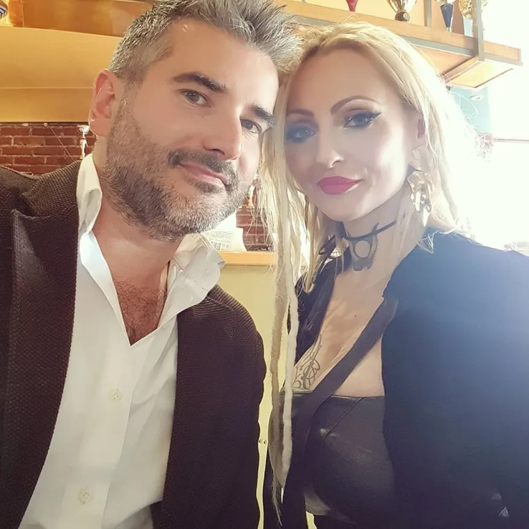 Ognjena je otkrila i čime se točno bavila u životu, priznala je da joj je humanitarni rad na prvom mjestu te da joj nije stran ni novinarski posao, pošto je pisala za nekoliko lifestyle i modnih časopisa. &quot;Završila sam srednju medicinsku školu i fakultet za modni dizajn, a uz to sam završila i tečaj za rad u hospiciju i volonterski pomagala umirućoj djeci i umirovljenicima&quot;, priznala je Alex te je otkrila da je vodila i kafić te je imala i vlastiti salon za tetoviranje.