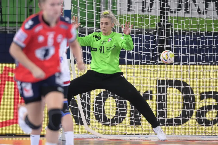 Možda su izgubile, ali su na&scaron;e kraljice: Ozlijeđena Mičijević bodrila cure s tribina i vodila navijanje