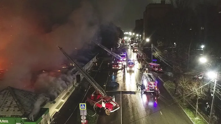 Strava u popularnom noćnom klubu! Uru&scaron;io se krov, u požaru poginulo 13 ljudi