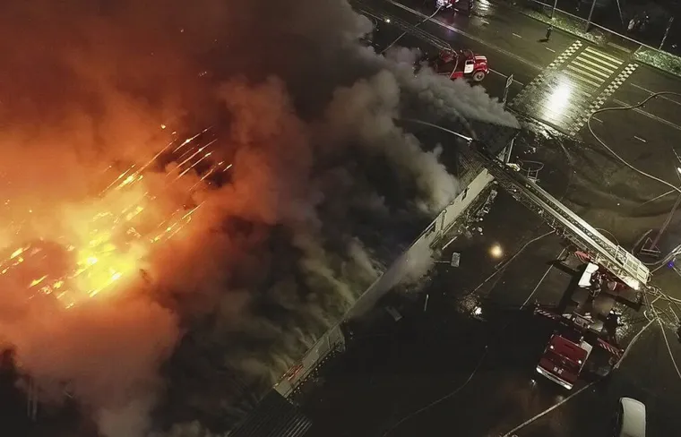 Strava u popularnom noćnom klubu! Uru&scaron;io se krov, u požaru poginulo 13 ljudi