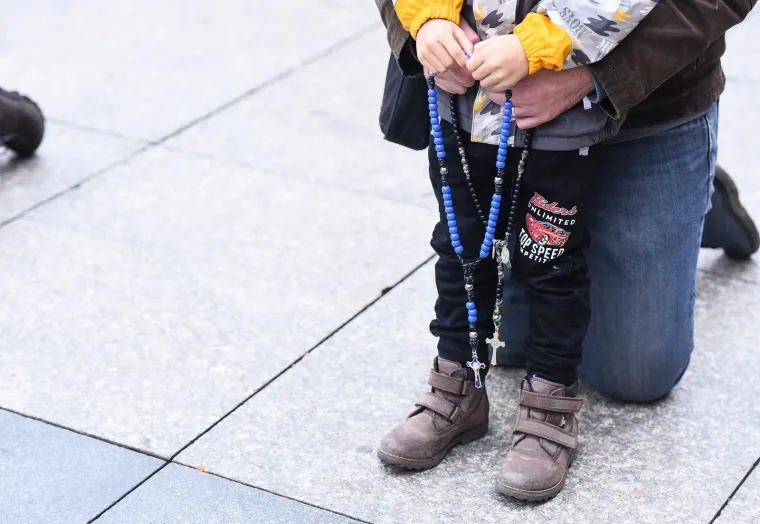 Mu&scaron;karci klečali usred Zagreba i Splita i molili krunicu za prestanak pobačaja, predbračnu čistoću...