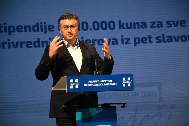 Prekomičan Plenkovićev nastup pred mladim snagama HDZ-a apsolutni je hit, samo pogledate ove fotografije i sve će vam biti jasno