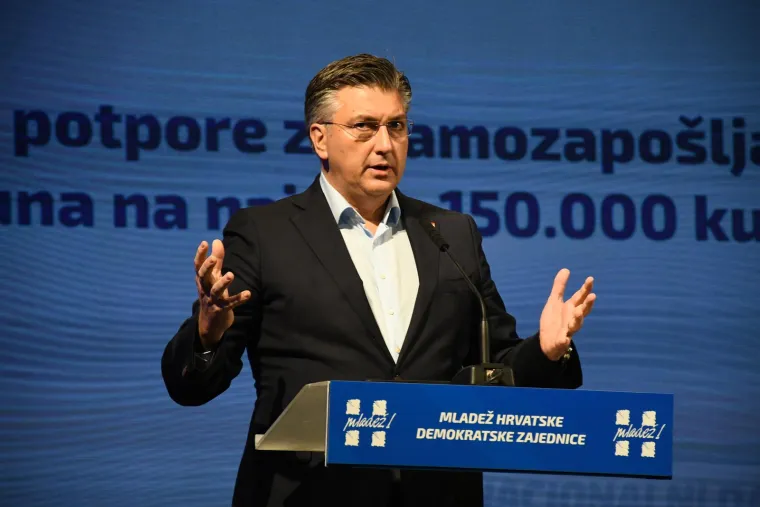 Prekomičan Plenkovićev nastup pred mladim snagama HDZ-a apsolutni je hit, samo pogledate ove fotografije i sve će vam biti jasno