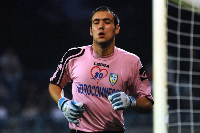 11. mjesto - Matej Delač je debitirao 22. veljače 2009. godine u pobjedi njegovog Intera protiv Zagreba 1-0 sa 16 godina 6 mjeseci i 2 dana, a mladi vratar je sačuvao svoju mrežu netaknutom. Ubrzo je potpisao za Chelsea u kojem je proveo dosta godina svoje karijere iako je najčešće bio na posudbama.