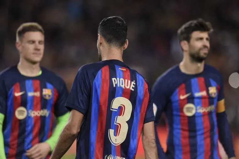 Emotivne scene na Nou Campu: Barcelonu napustila legenda, Gerard Pique u suzama se oprostio od nogometa