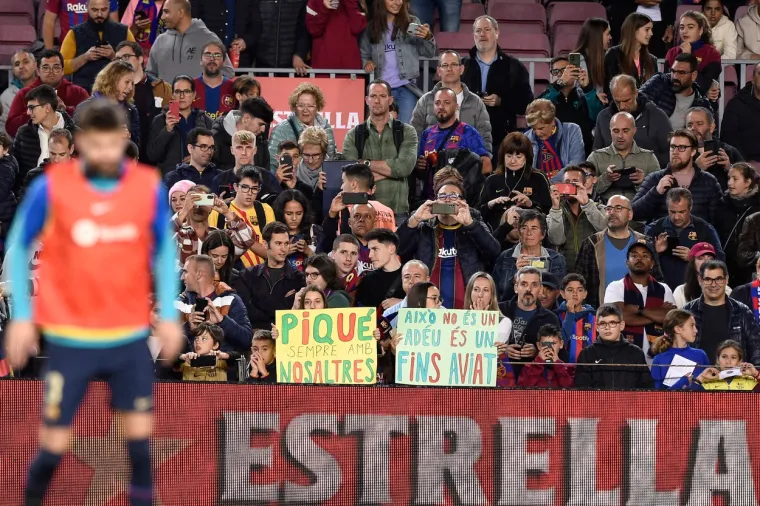 Emotivne scene na Nou Campu: Barcelonu napustila legenda, Gerard Pique u suzama se oprostio od nogometa