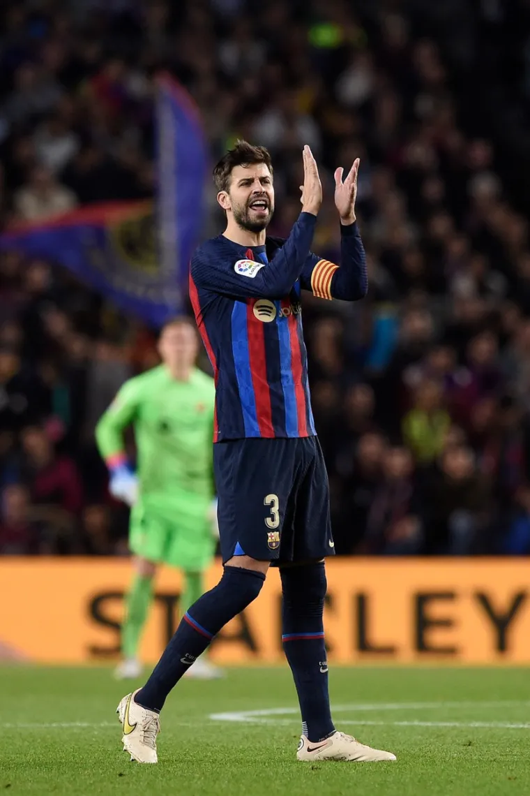 Emotivne scene na Nou Campu: Barcelonu napustila legenda, Gerard Pique u suzama se oprostio od nogometa