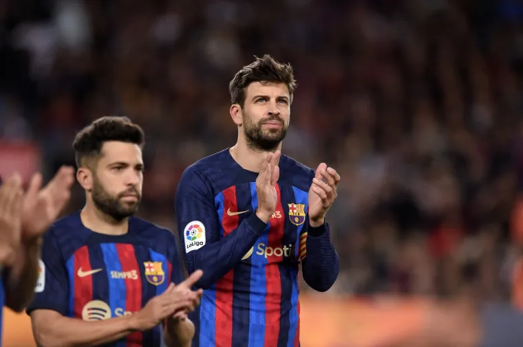 Emotivne scene na Nou Campu: Barcelonu napustila legenda, Gerard Pique u suzama se oprostio od nogometa