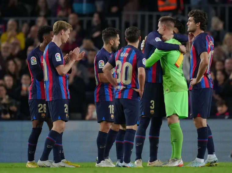 Emotivne scene na Nou Campu: Barcelonu napustila legenda, Gerard Pique u suzama se oprostio od nogometa