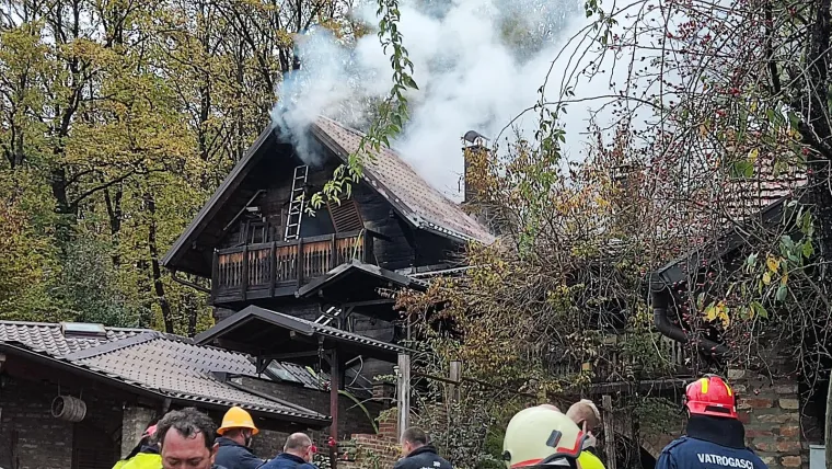 VELIKA FOTOGALERIJA Buknuo požar u turističkom kompleksu u Slavoniji