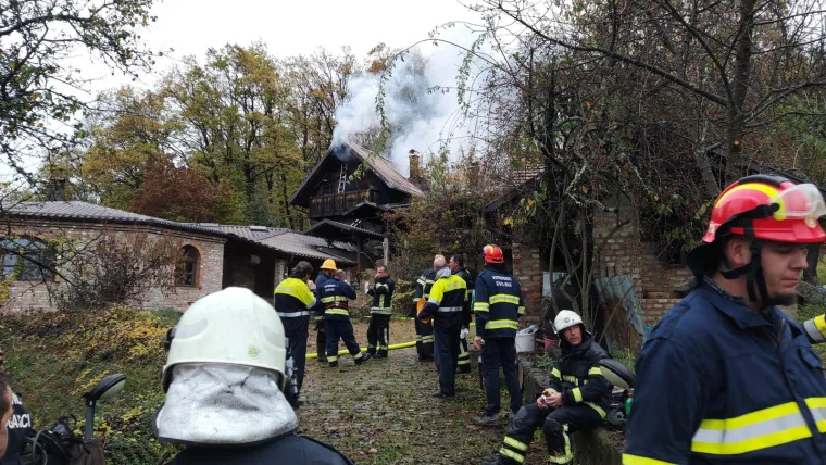 VELIKA FOTOGALERIJA Buknuo požar u turističkom kompleksu u Slavoniji