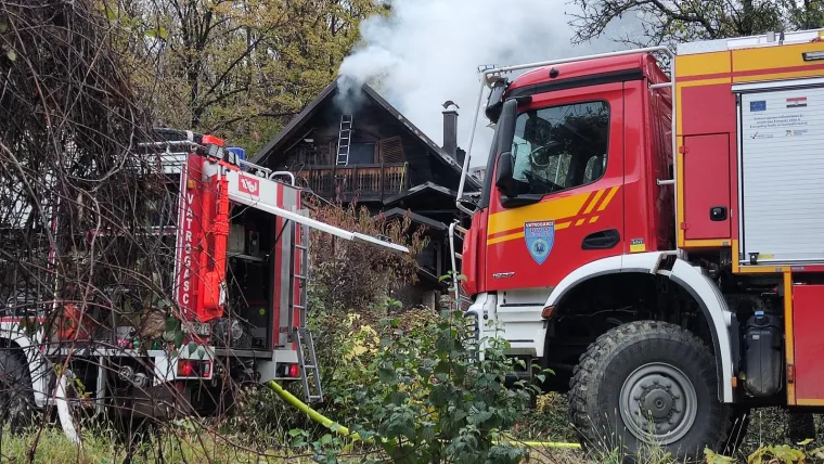 VELIKA FOTOGALERIJA Buknuo požar u turističkom kompleksu u Slavoniji