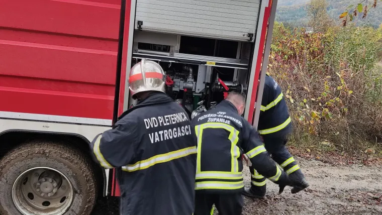 VELIKA FOTOGALERIJA Buknuo požar u turističkom kompleksu u Slavoniji