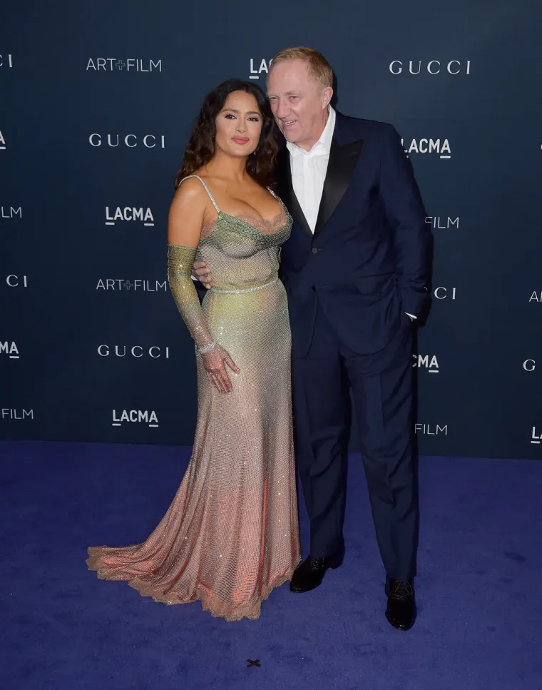 Kad se pojavila Salma Hayek svi su zanijemili: Na crvenom tepihu se pojavila s nikad bujnijim grudima