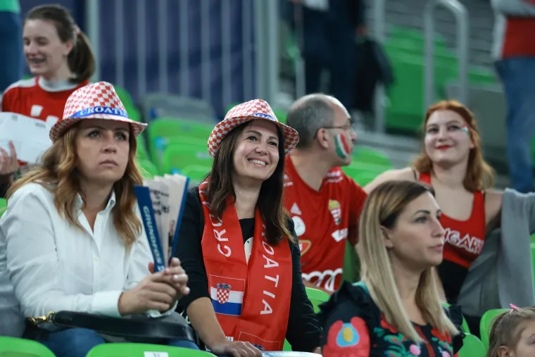 Kraljice šoka imale su veliku podršku navijača, ali na tribinama je bio i jedan Mađar koji je 'opakim' pogledom ukrao svu pažnju