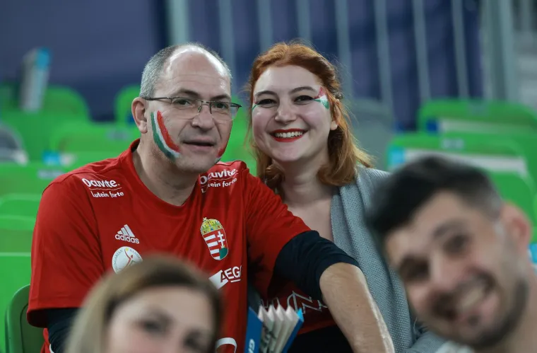 Kraljice šoka imale su veliku podršku navijača, ali na tribinama je bio i jedan Mađar koji je 'opakim' pogledom ukrao svu pažnju