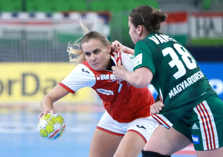 Kraljice šoka imale su veliku podršku navijača, ali na tribinama je bio i jedan Mađar koji je 'opakim' pogledom ukrao svu pažnju