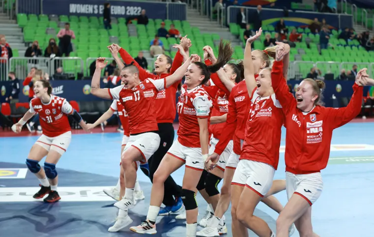 Noć u kojoj su kraljice ponovno sijale: Pogledajte veliko slavlje igračica i navijača nakon pobjede