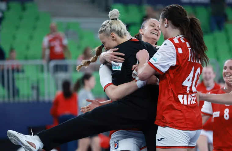 Noć u kojoj su kraljice ponovno sijale: Pogledajte veliko slavlje igračica i navijača nakon pobjede