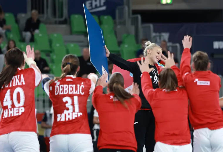 Noć u kojoj su kraljice ponovno sijale: Pogledajte veliko slavlje igračica i navijača nakon pobjede