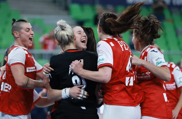 Noć u kojoj su kraljice ponovno sijale: Pogledajte veliko slavlje igračica i navijača nakon pobjede