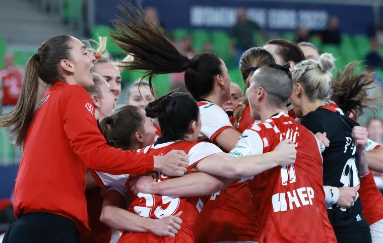 Noć u kojoj su kraljice ponovno sijale: Pogledajte veliko slavlje igračica i navijača nakon pobjede