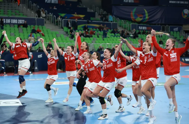 Noć u kojoj su kraljice ponovno sijale: Pogledajte veliko slavlje igračica i navijača nakon pobjede