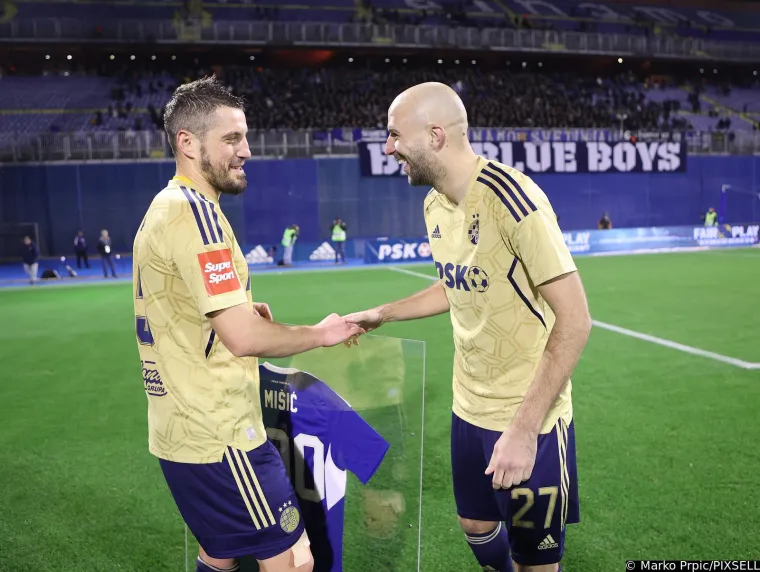 Pogledajte lijepe kadrove kada je najpodcijenjeniji Dinamov igrač dobio cijenjenu nagradu od kapetana