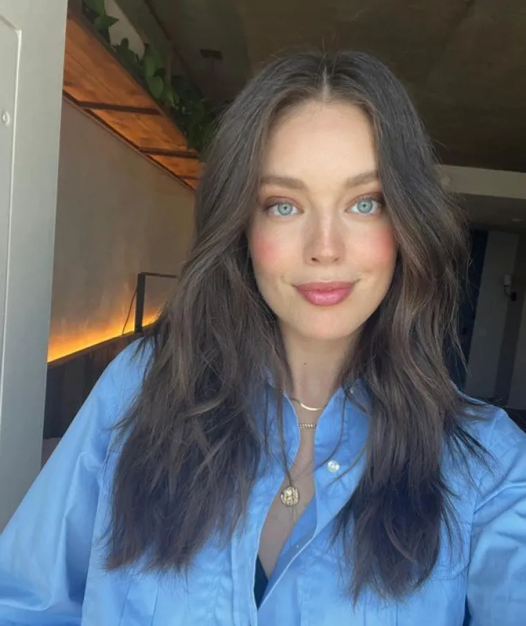 Manekenka Emily DiDonato dodaje volumen usnama četkom: Ona četkicu koristi za piling.