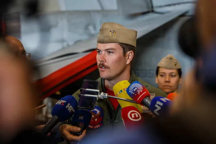 Novinari na američkoj grdosiji od 100.000 tona: 'U minuti i pol možemo lansirati 4 aviona'