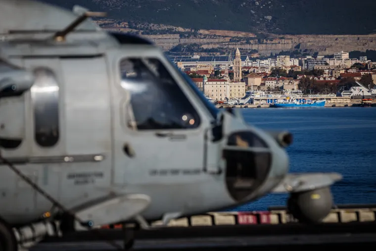 Novinari na američkoj grdosiji od 100.000 tona: 'U minuti i pol možemo lansirati 4 aviona'