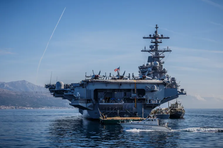 Novinari na američkoj grdosiji od 100.000 tona: 'U minuti i pol možemo lansirati 4 aviona'