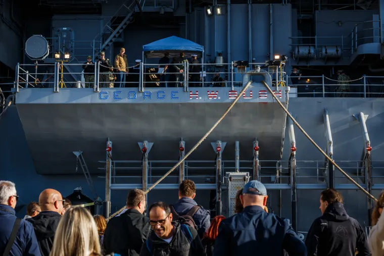 Novinari na američkoj grdosiji od 100.000 tona: 'U minuti i pol možemo lansirati 4 aviona'