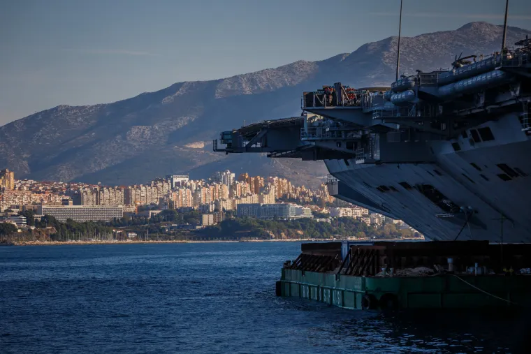 Novinari na američkoj grdosiji od 100.000 tona: 'U minuti i pol možemo lansirati 4 aviona'