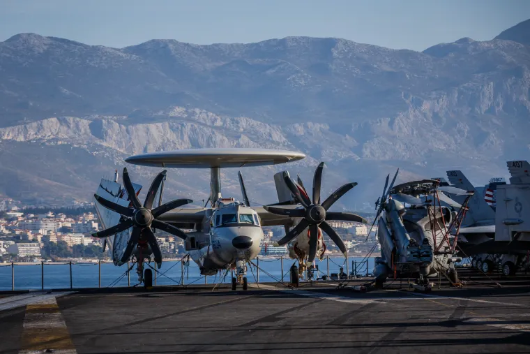 Novinari na američkoj grdosiji od 100.000 tona: 'U minuti i pol možemo lansirati 4 aviona'