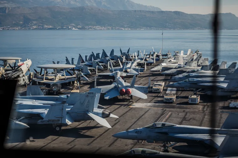 Novinari na američkoj grdosiji od 100.000 tona: 'U minuti i pol možemo lansirati 4 aviona'