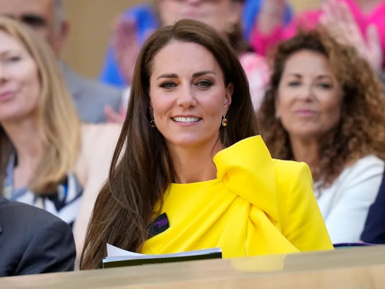 Ona može biti samo jedne vjere: Kao i ostali članovi kraljevske obitelji, Kate ne može pripadati nijednoj drugoj religiji osim protestantskoj anglikanskoj. Monarh Velike Britanije ujedno je i vrhovni poglavar Protestantske anglikanske crkve, pa bi bilo prilično nezgodno da netko u kraljevskoj obitelji prakticira drugu vjeru. Godine 2011. vojvotkinja je prošla vjerski obred potvrde u anglikanskoj crkvi kao dio priprema za njezin brak s princem Williamom.