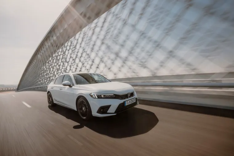 11. generacija Civica nadovezuje se na dugu povijest uspjeha, s evolucijom u dizajnu, dinamici vožnje i tehnologiji pogona koja će sviđa se i starim i novim kupcima Civica.